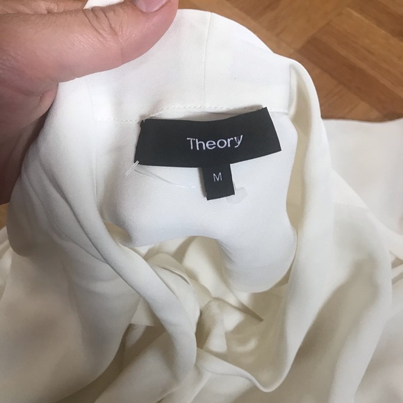 Theory silk top size medium fits more like a large - Picture 7 of 8